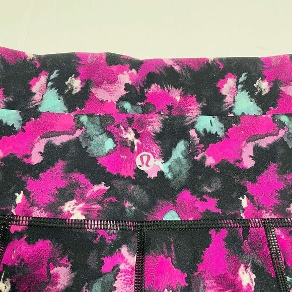 Lululemon Wunder Short 2" Mini Midnight Bloom Black Deep Fuschia Athletic Shorts - Picture 4 of 9